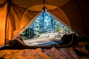 Camping mit Zelt – Nicht ohne die passende Grundausrüstung