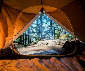 Camping mit Zelt – Nicht ohne die passende Grundausrüstung