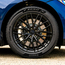 Nachhaltige Pirelli-Reifen - Zwei Pfeile in einem Kreis